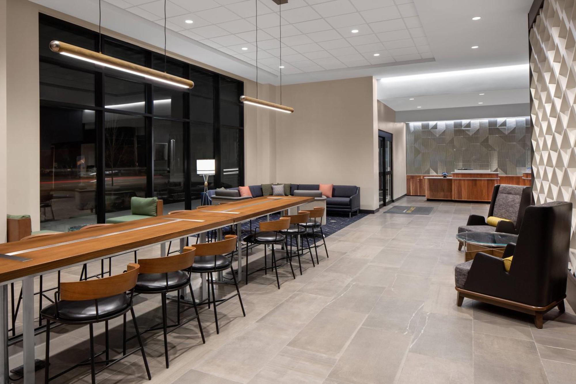 Courtyard By Marriott Lansing Downtown Hotel Exterior foto